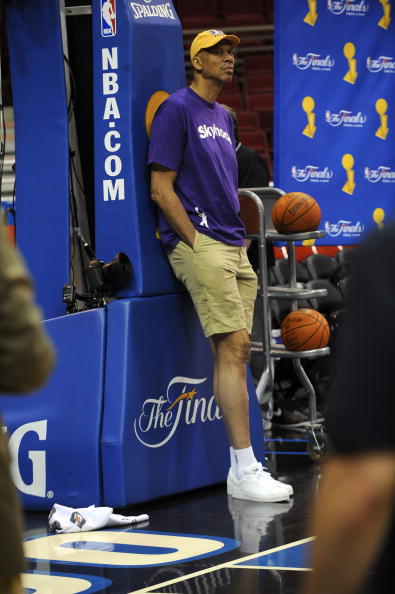 莱奥回敲肋 莱奥回敲肋